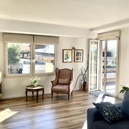Nyaraló Townhouse, Private Pool Garden And Sea Views