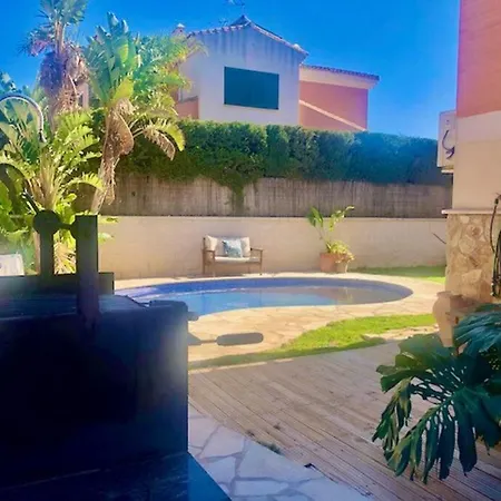 Feriehus Townhouse, Private Pool Garden And Sea Views *