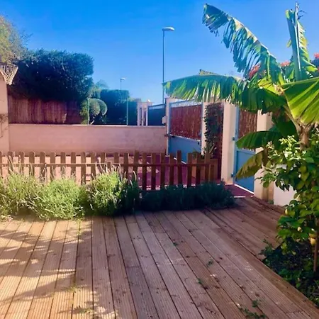 Townhouse, Private Pool Garden And Sea Views Feriehus