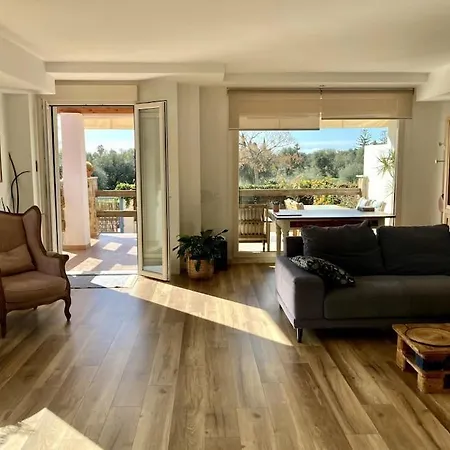 Townhouse, Private Pool Garden And Sea Views Feriehus