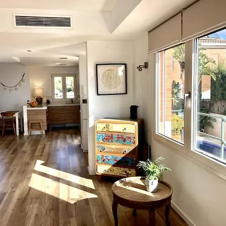 Townhouse, Private Pool Garden And Sea Views Feriehus *