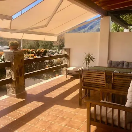 Townhouse, Private Pool Garden And Sea Views *