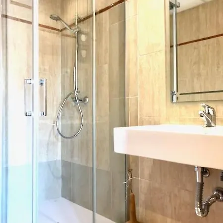 Townhouse, Private Pool Garden And Sea Views Feriehus