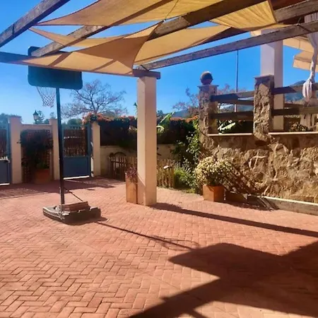 Townhouse, Private Pool Garden And Sea Views Feriehus