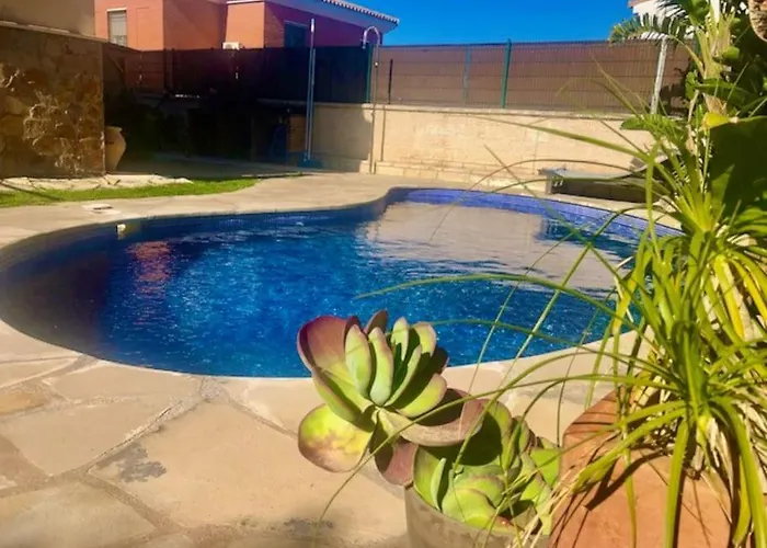 Townhouse, Private Pool Garden And Sea Views Holiday home *