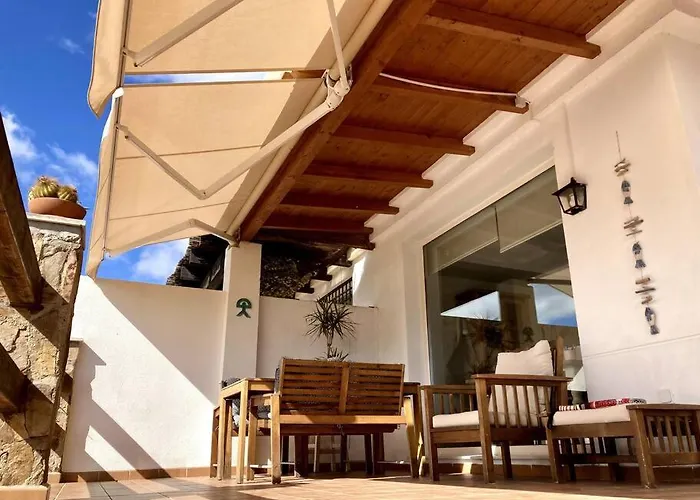 Townhouse, Private Pool Garden And Sea Views *