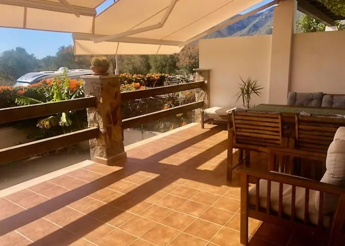 Townhouse, Private Pool Garden And Sea Views Holiday home