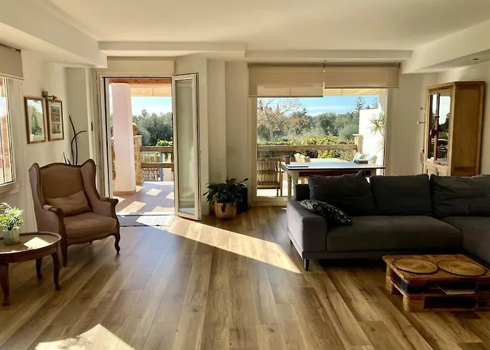 Townhouse, Private Pool Garden And Sea Views Holiday home