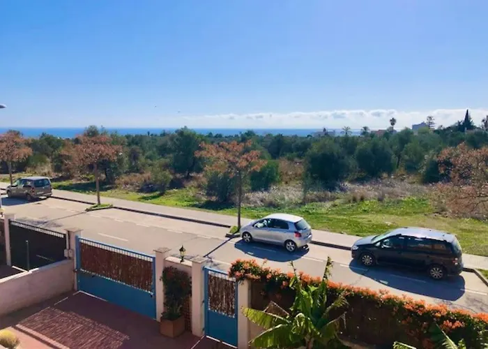 Townhouse, Private Pool Garden And Sea Views *