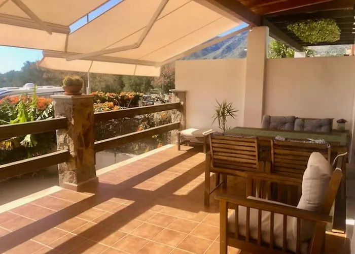 Townhouse, Private Pool Garden And Sea Views *