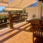 Townhouse, Private Pool Garden And Sea Views Dom wakacyjny
