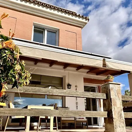 Dom wakacyjny Townhouse, Private Pool Garden And Sea Views *