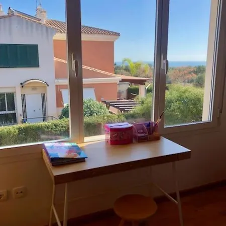 Dom wakacyjny Townhouse, Private Pool Garden And Sea Views