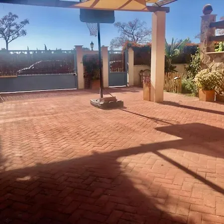 Townhouse, Private Pool Garden And Sea Views